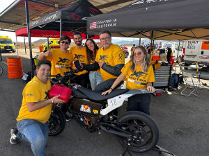 Equipo XR Motos , concesionario oficial Zero Motorcycles Madrid vence en la carrera de resistencia de motos electricas 2025 superando en 9 vueltas al resto de los equipos. ZERO FXE , Madrid , motos electricas